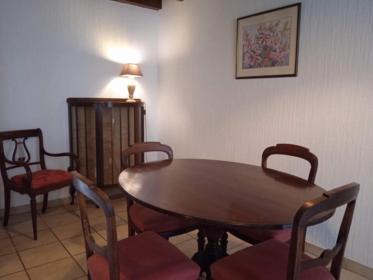 Charming Detached 2 Bedroom Ancient House In Medieval Quarter Of A Small Town In The Pays De La Loire, France Sillé-le-Guillaume المظهر الخارجي الصورة
