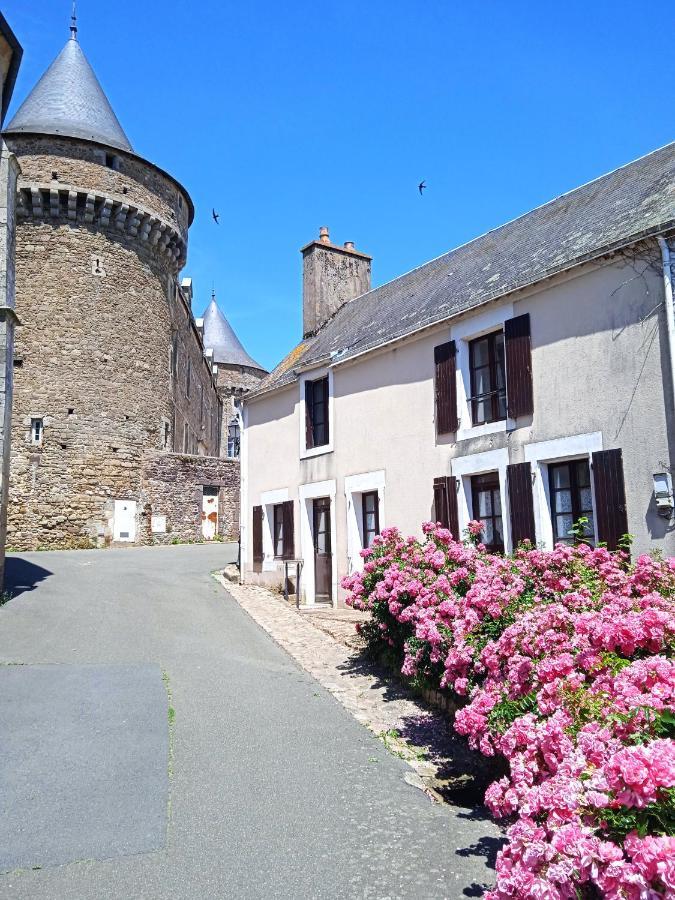 Charming Detached 2 Bedroom Ancient House In Medieval Quarter Of A Small Town In The Pays De La Loire, France Sillé-le-Guillaume المظهر الخارجي الصورة