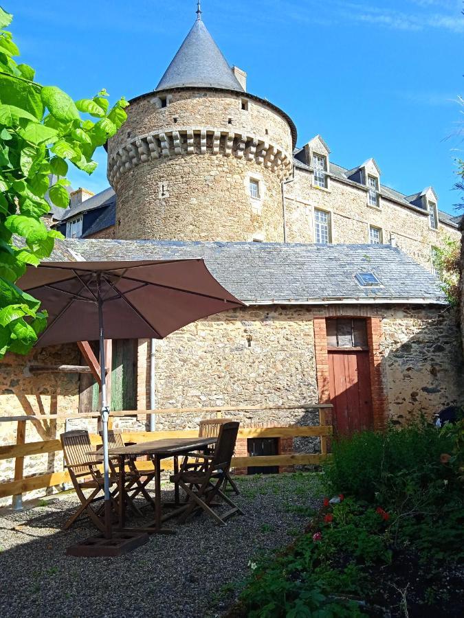 Charming Detached 2 Bedroom Ancient House In Medieval Quarter Of A Small Town In The Pays De La Loire, France Sillé-le-Guillaume المظهر الخارجي الصورة